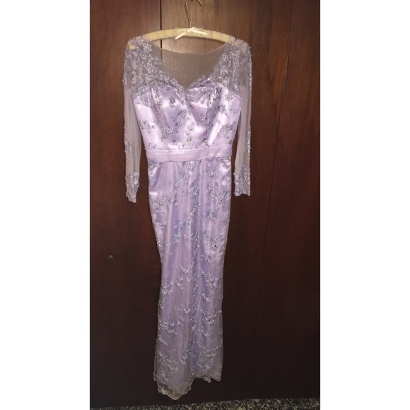 Lilac Full-Length Prom Dress with Lace Detailing - Picture 2 of 3